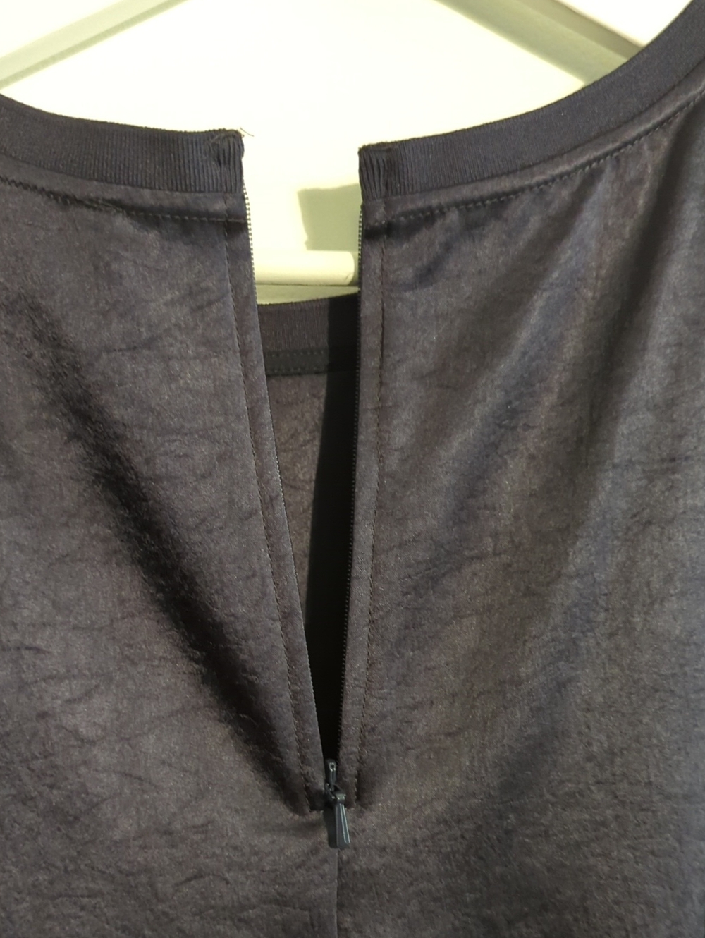 KIT & ACE ecosatin sleeveless tee - size large - Picture 10 of 12